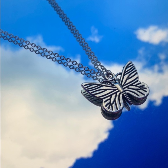 handmade butterfly necklace!! - Picture 3 of 3